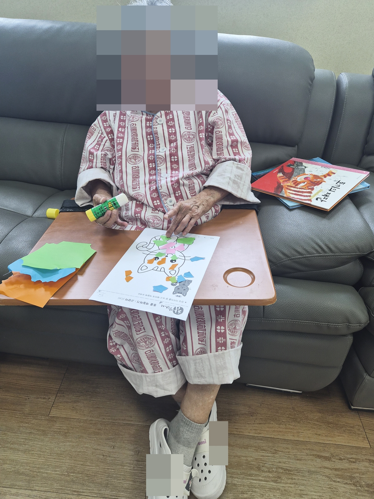 2026년 06월 프로그램(색종이 찢어 붙이기)